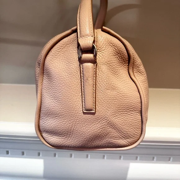 Banana Republic Elegant Beige Soft Pink Leather Shoulder Bag - Picture 3 of 15